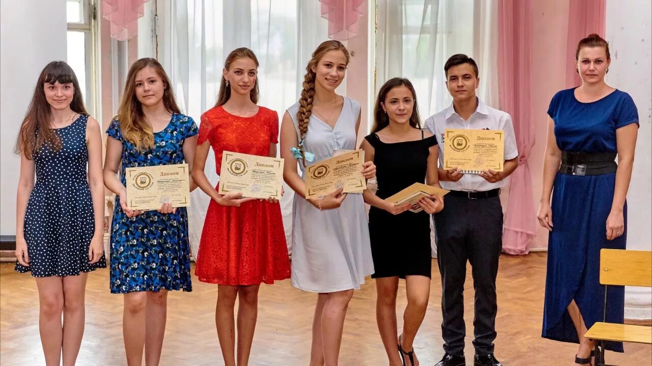 Ти чехова. П. Тгпи имени чехова. Таганрогский педагогический институт эмблема. Таганрог педагогический институт имени чехова.