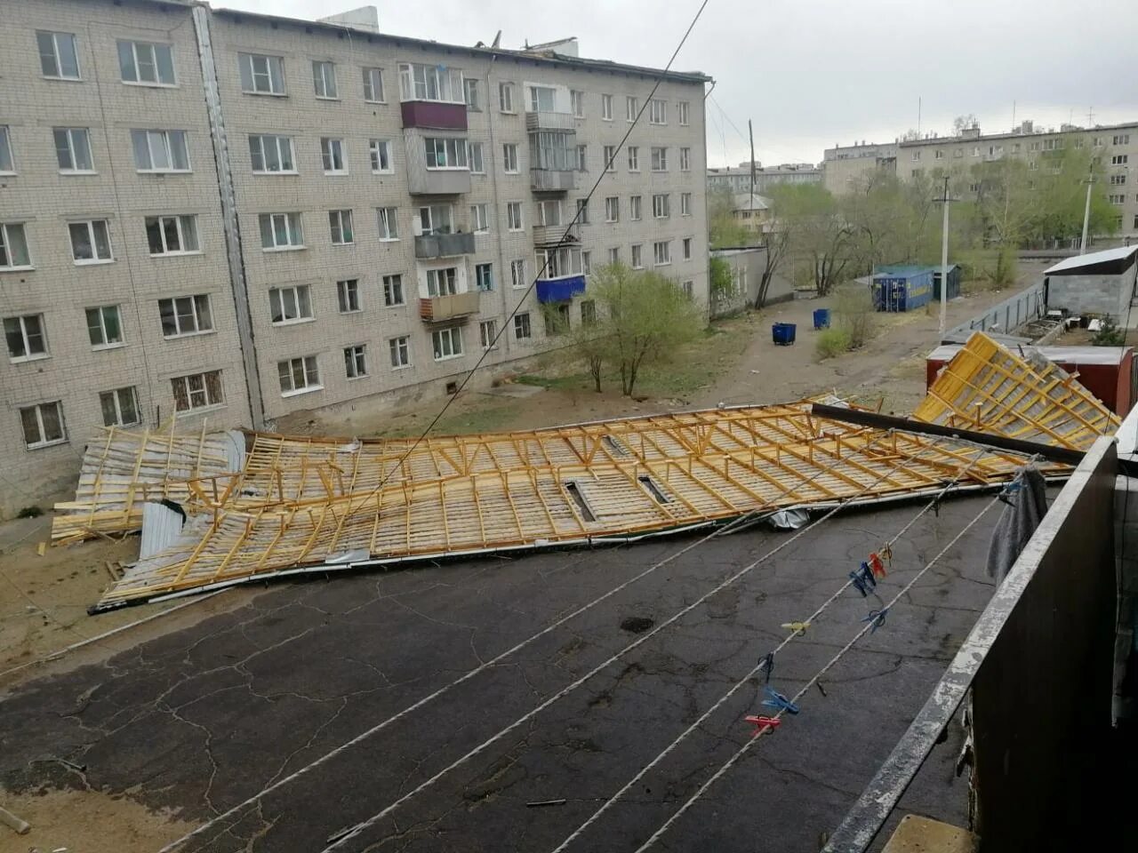 Снос ветром