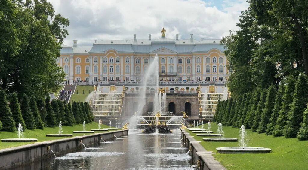 Версаль спб. Петергоф (дворцово-парковый ансамбль). Петергоф русский Версаль. Петергоф (Россия)Версаль (Франция). Дворец в Версале и Петергофа.