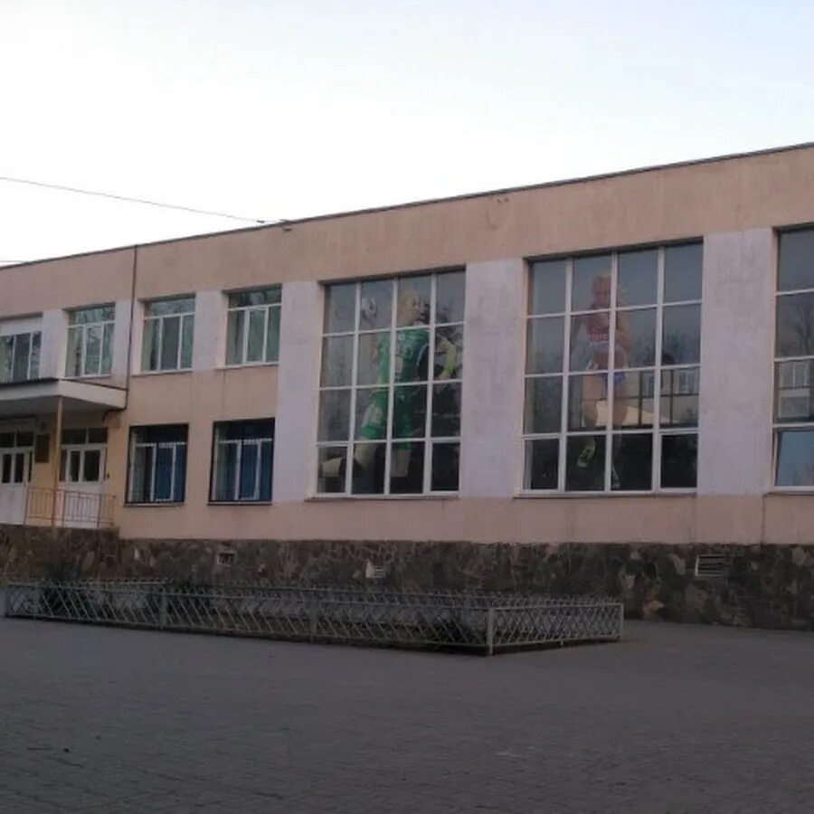 Школа номер 60 ростов на дону. Школа номер 60 ростов. Школа 60 ростов-на-дону фото. Спорт площадка школа №60. Школа 60 ростов.