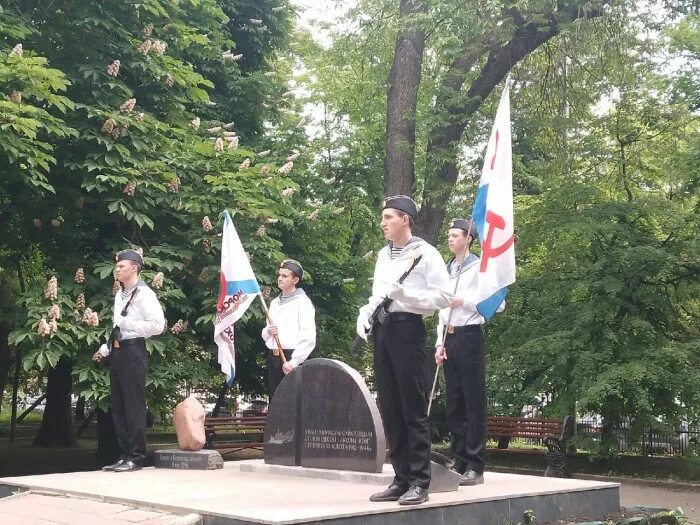 Посвященный 80 годовщине. Вахта памяти. Конференция к 80-летию Соловецкой школы Юнг. День Победы памятник Соловецким юнгам Москва. Памятник Соловецким юнгам (Саратов).