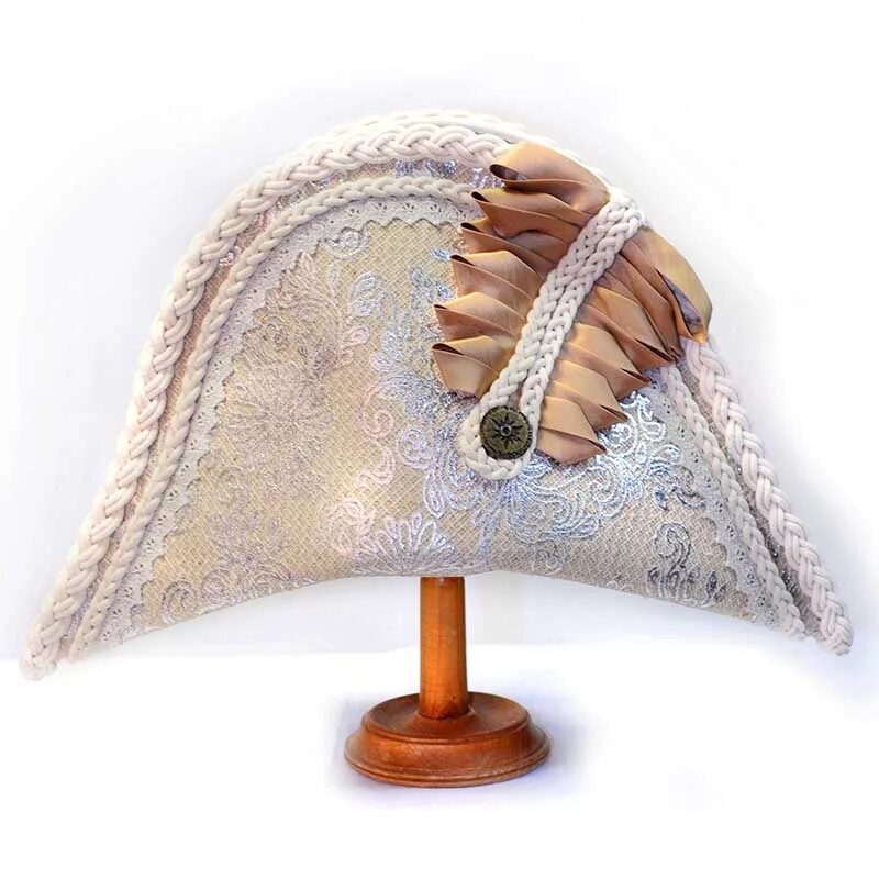 Двууголка гоголь. Двууголка наполеона. Генеральская двууголка. Треуголка наполеона. Двууголка.