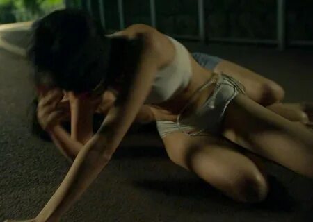 Засвет трусиков Чон Хо Ен в сериале "Игра в кальмара" .