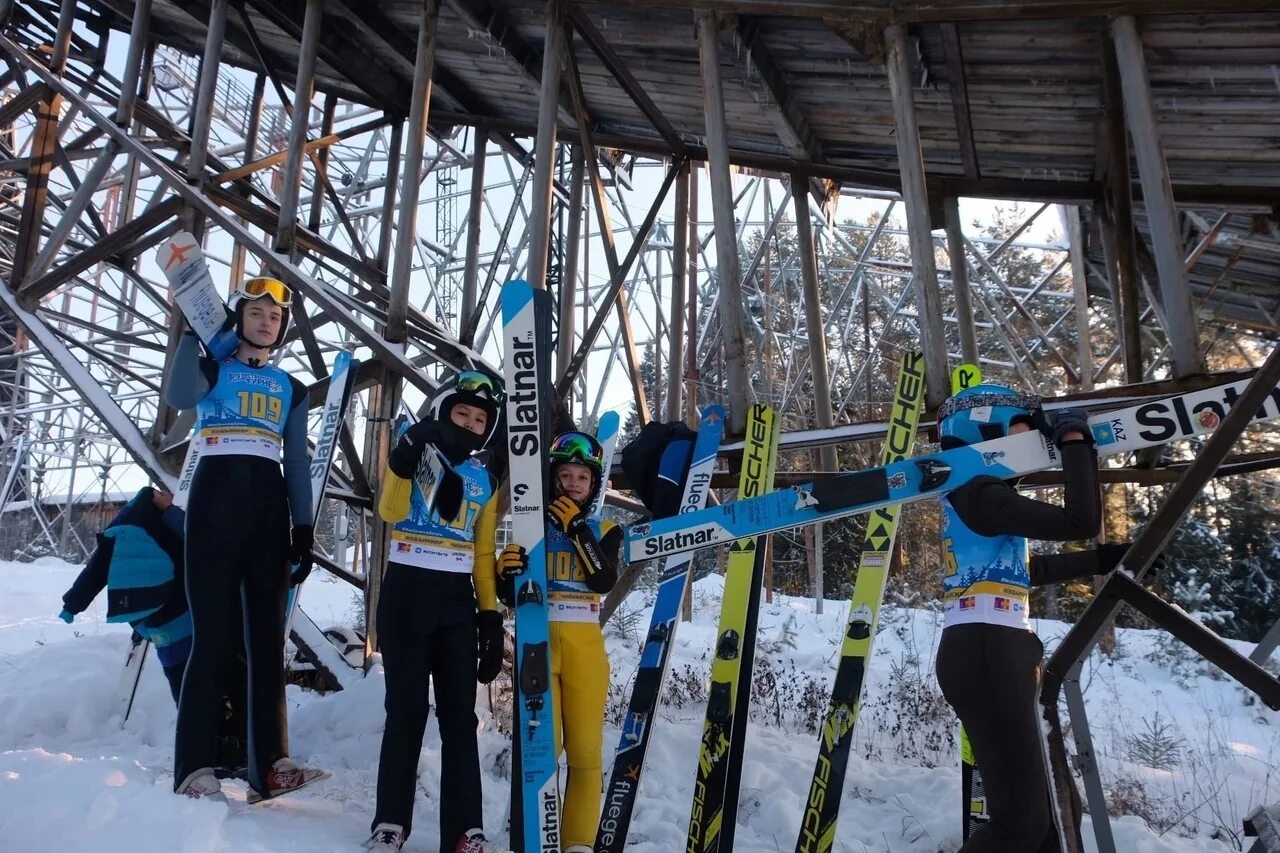 Летающий лыжник Пермь Рождественское турне 2024. Прыжки с трамплина на лыжах четыре трамплина. По прыжкам на лыжах с трамплина.