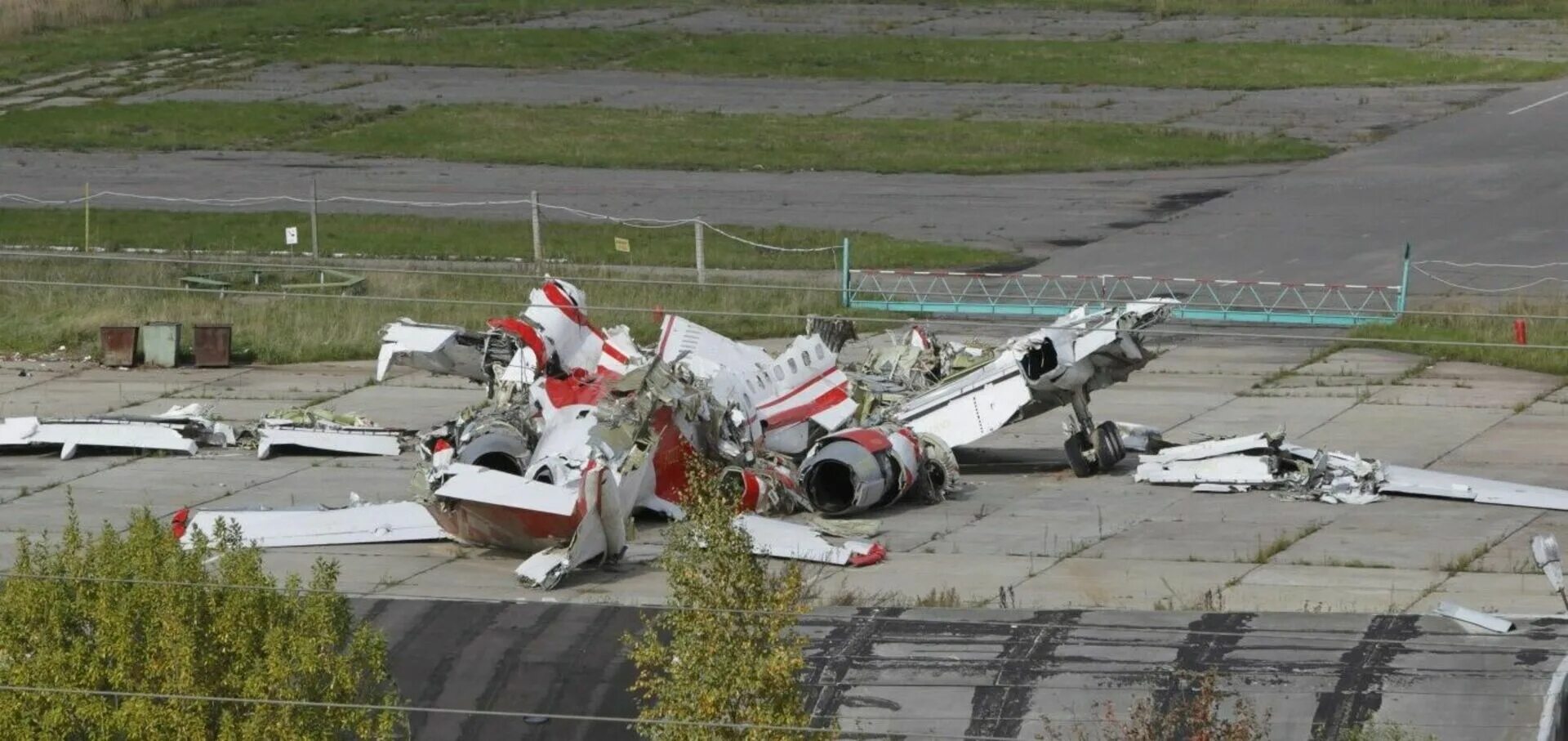 Разбился самолет президента. Катастрофа ту-154 в Смоленске. Катастрофа под Смоленском ту-154. Катастрофа ту-154 в Смоленске 2010.