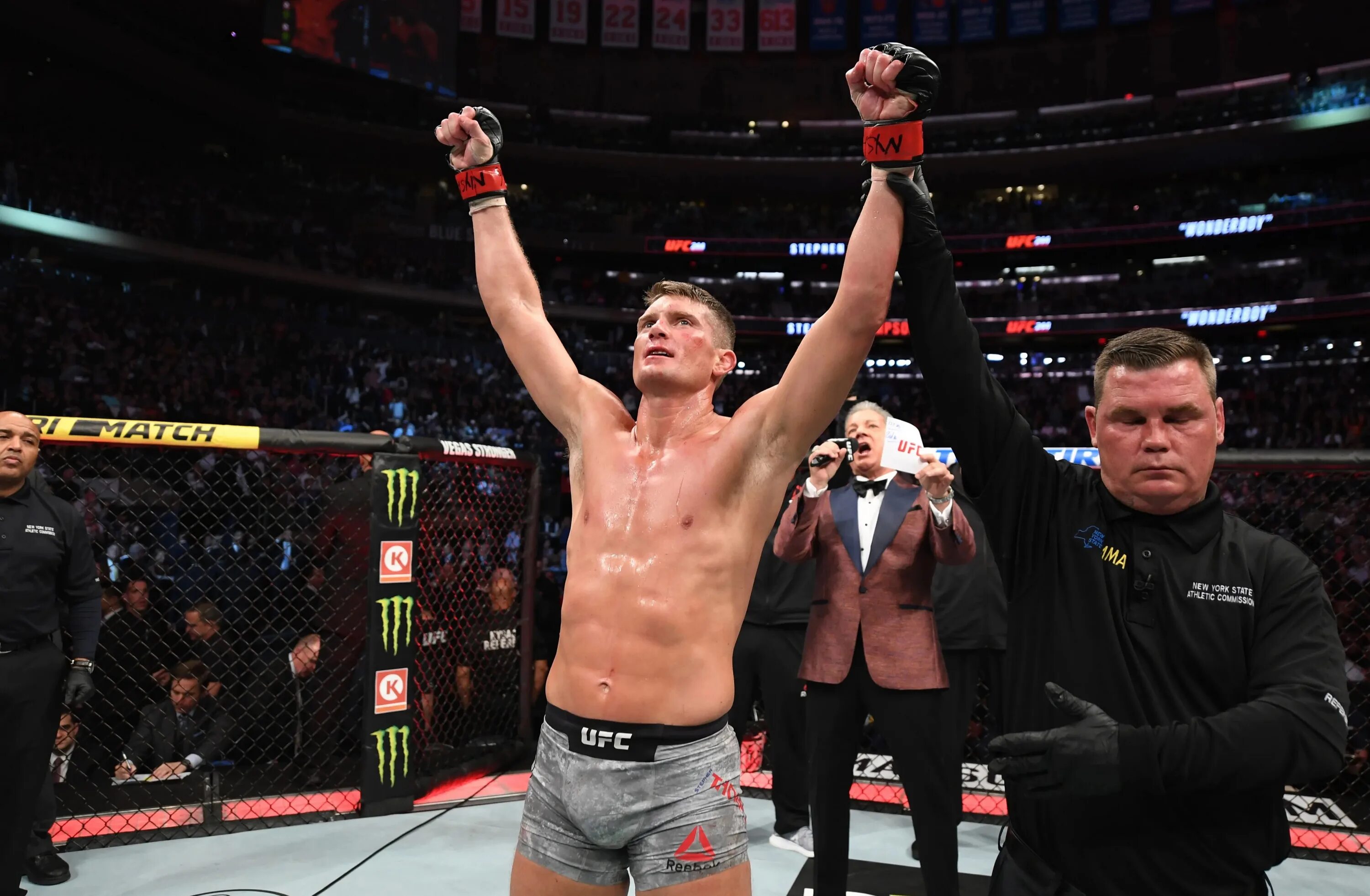 Стивен вандербой. Стивен томпсон хорхе масвидал. Стивен томпсон. Стивен томпсон. Хамзат чимаев кевин холланд бой.