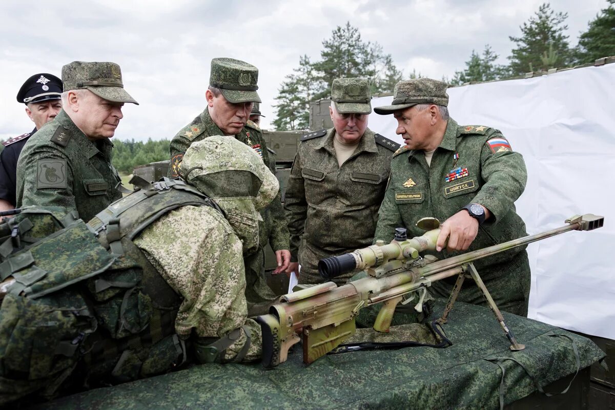 Полигоны вс рф. Мотострелки Западного военного округа в Мулино. Военная армия России. Военнослужащий Российской армии. Солдат вс РФ.