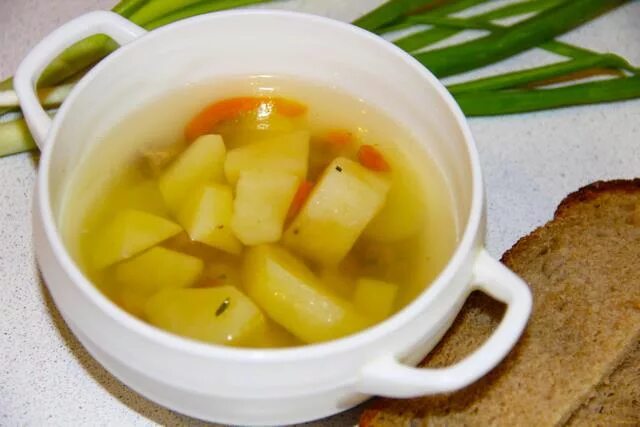 Картофельный бульон рецепт. Суп из бульона на скорую руку. Картошка с мясом в кастрюле с бульоном. Рыба с картошкой на сковороде. Картошка с бульоном.