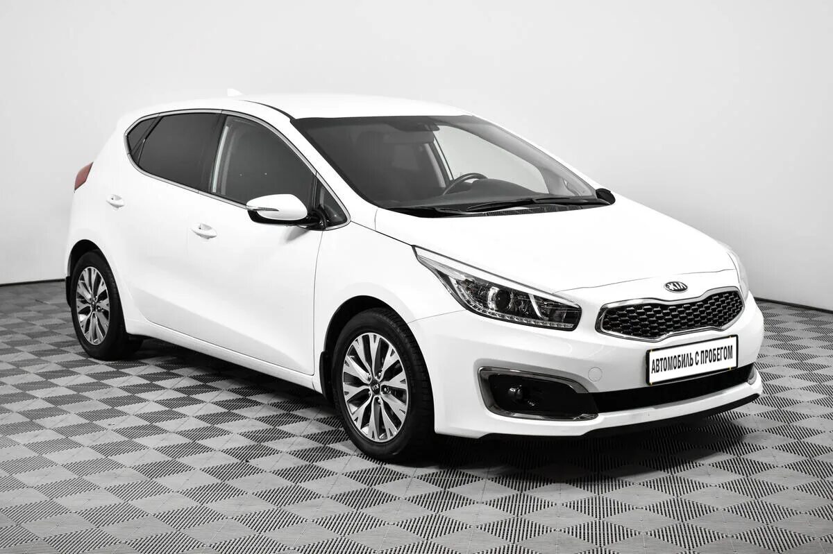 Киа сид автомат купить. Kia Ceed 2 белый. Kia Ceed 2 белый фон. Kia Ceed 2 белый на белом фоне. Машина кия СИД автомат.