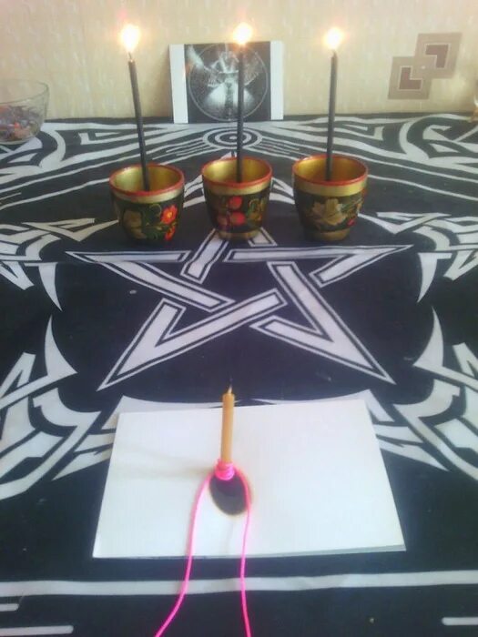 что значит ожог свечки из церкви. свечи в храме. праздничные свечи церковные. свечи для моления в иерусалиме. переворачивать свечки.