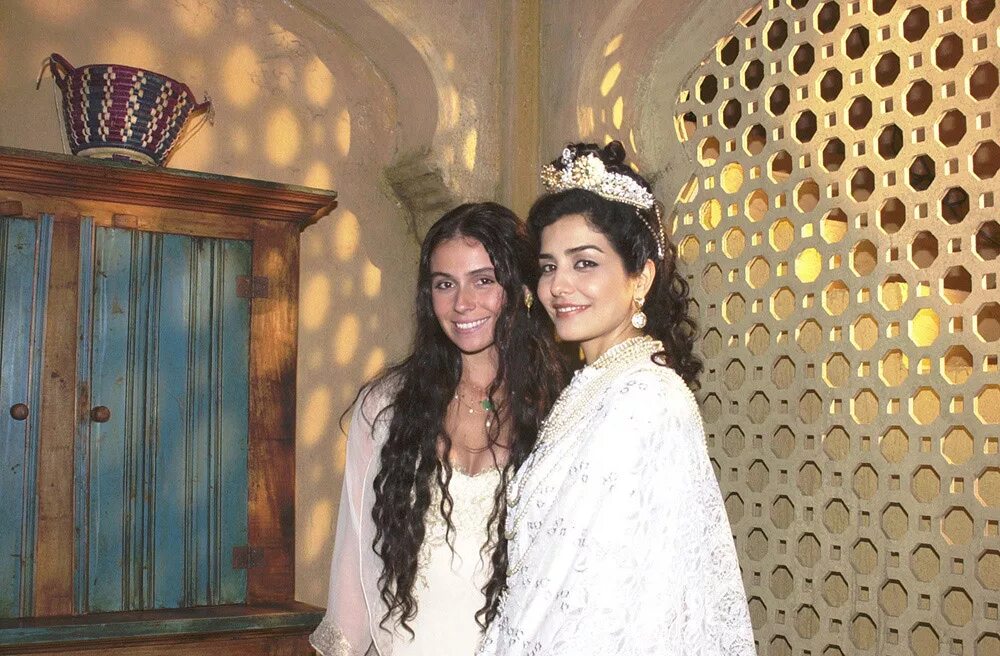 сериал клон за кадром. джованна антонелли клон 2001. клон в каком году снят. деуза клон актриса. жади из клона сейчас.