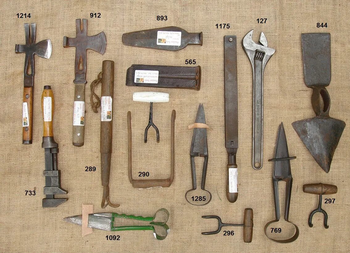 Инструменты добычи. Old Tools. Хранение садового инвентаря на даче своими руками. Как добывать инструменты в old friends.