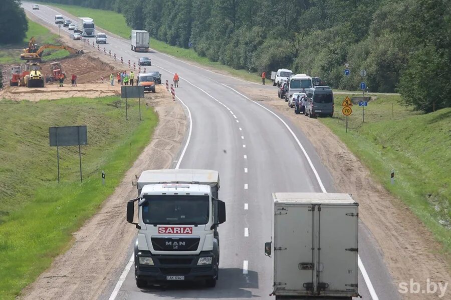 Дорога в Беларусь. Ограничения на дорогах Беларуси. Дорога вблизи. Фура на дороге. Весенние ограничения для большегрузов 2024 в беларуси