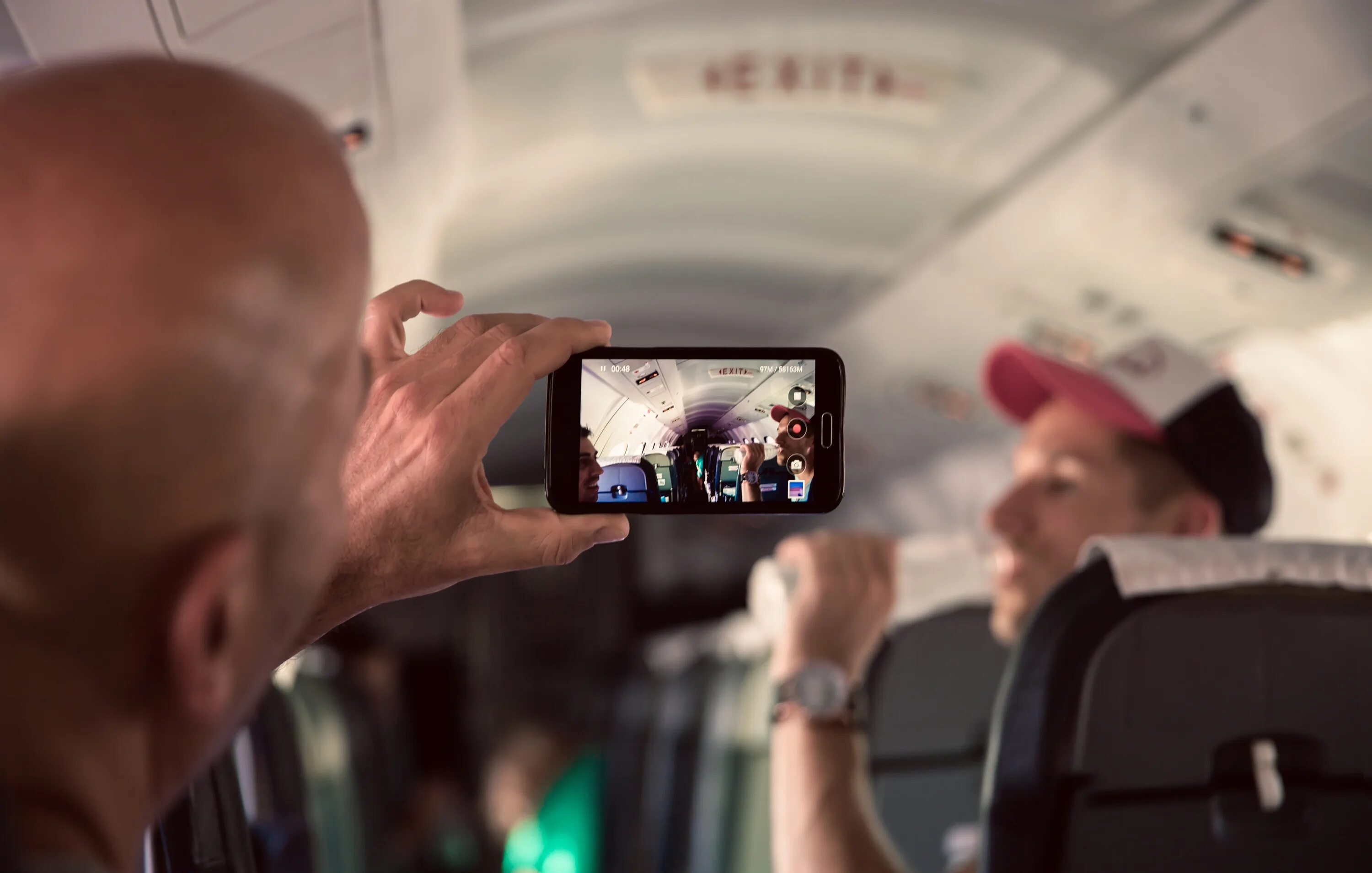 Включи видео дела. Пассажир. Экипаж США. Selfie inside a Flight. Включи видео.