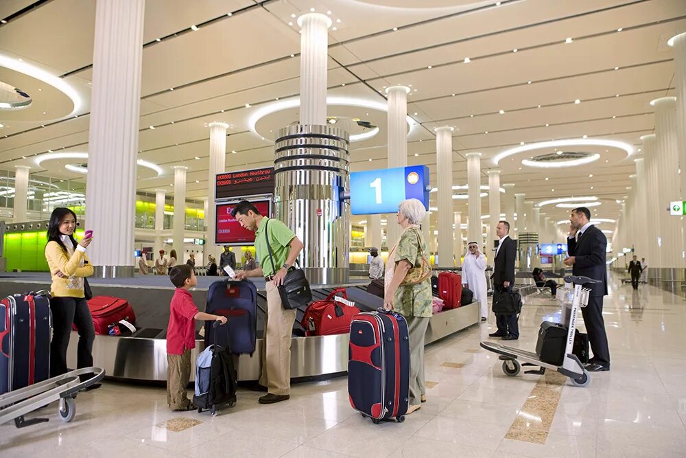 Международный аэропорт Дубай. Аэропорт Дубай (Dubai International Airport). Аэропорт Эмирейтс в Дубае. Аэропорт Дубаи зал прилета.