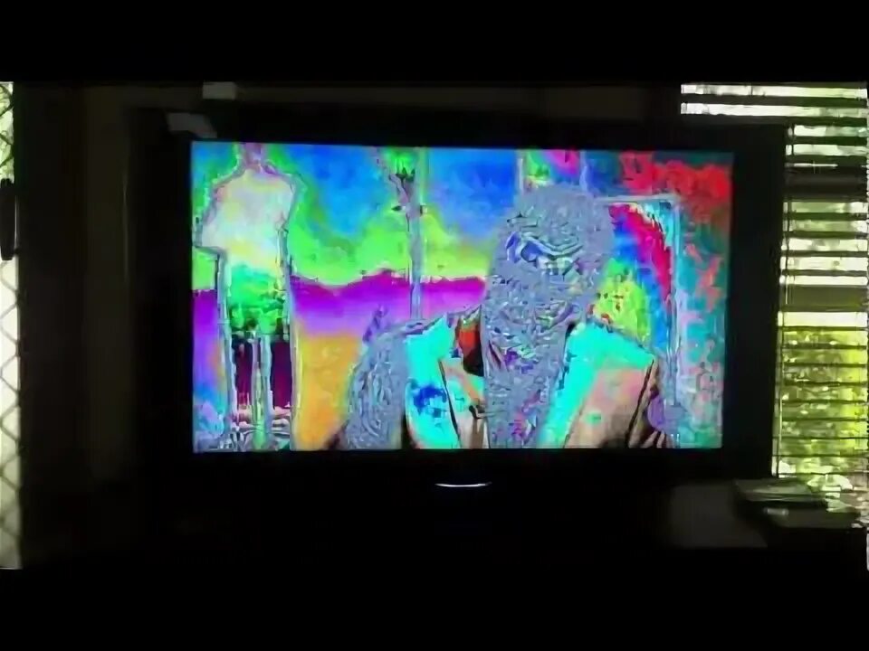Телевизор с красным экраном. Телевизор показывает зеленым. Пиксели на телевизоре. Экран телевизора. Телевизор samsung le32e420 32".