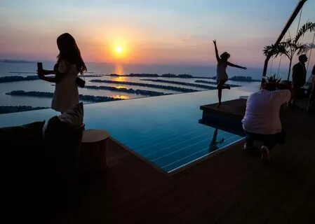 Aura skypool lounge dubai