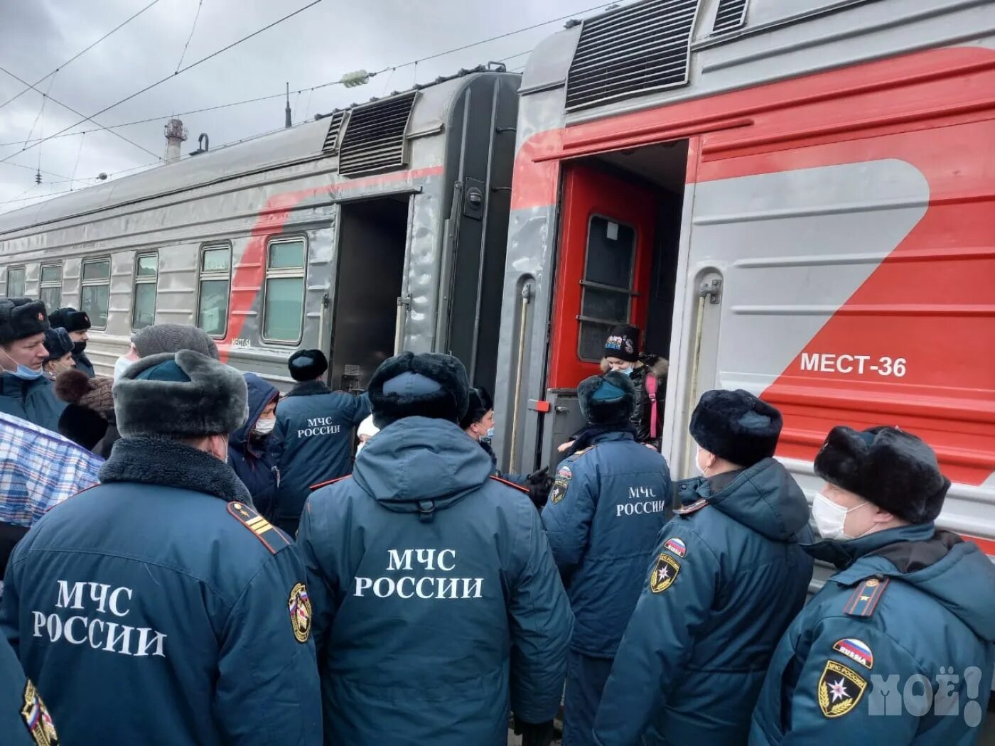 В воронеж прибыл. Поезд с беженцами. поезд с беженцами в воронеж прибыл. в ростов прибыл поезд с беженцами. прибытие поезда с беженцами из донбасса в воронеж.