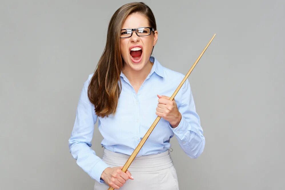 Злая учительница видео. Злой преподаватель. Учитель кричит. Строгая училка. Кричащий учитель.