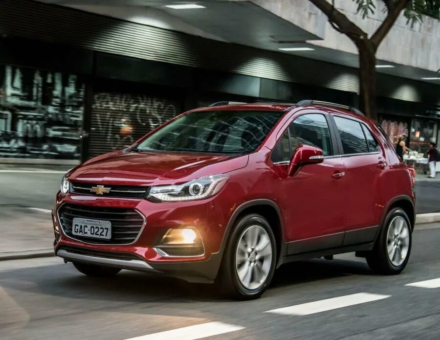 Chevrolet tracker 2017. Chevrolet tracker 2023. Chevrolet tracker 2. Шевроле трекер 2019. Шевроле трекер 2022 комплектации.