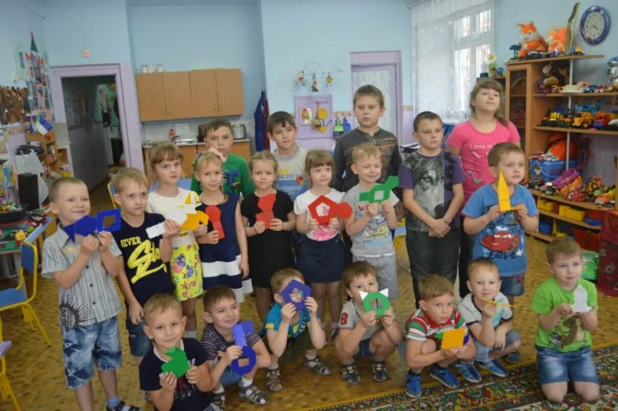 Взять шефство. Мбдоу детский сад 206. Детский сад колосок тетюши. Шефство в детсаду любительское фото. Шефство над малышами в детском саду.