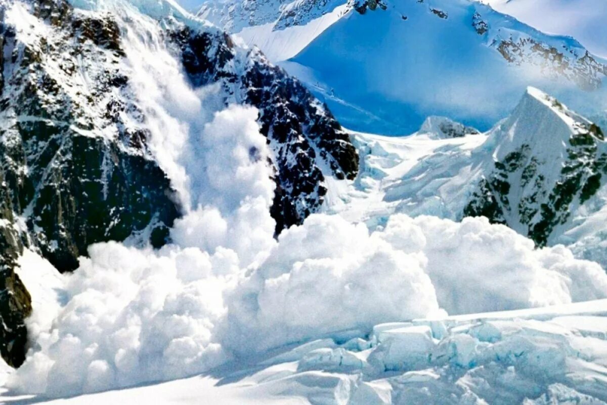 Аннапурна лавина 2012. Саланг сход снежных лавин. Лавина кавказ. Лавина 1 за 1. Avalanche.