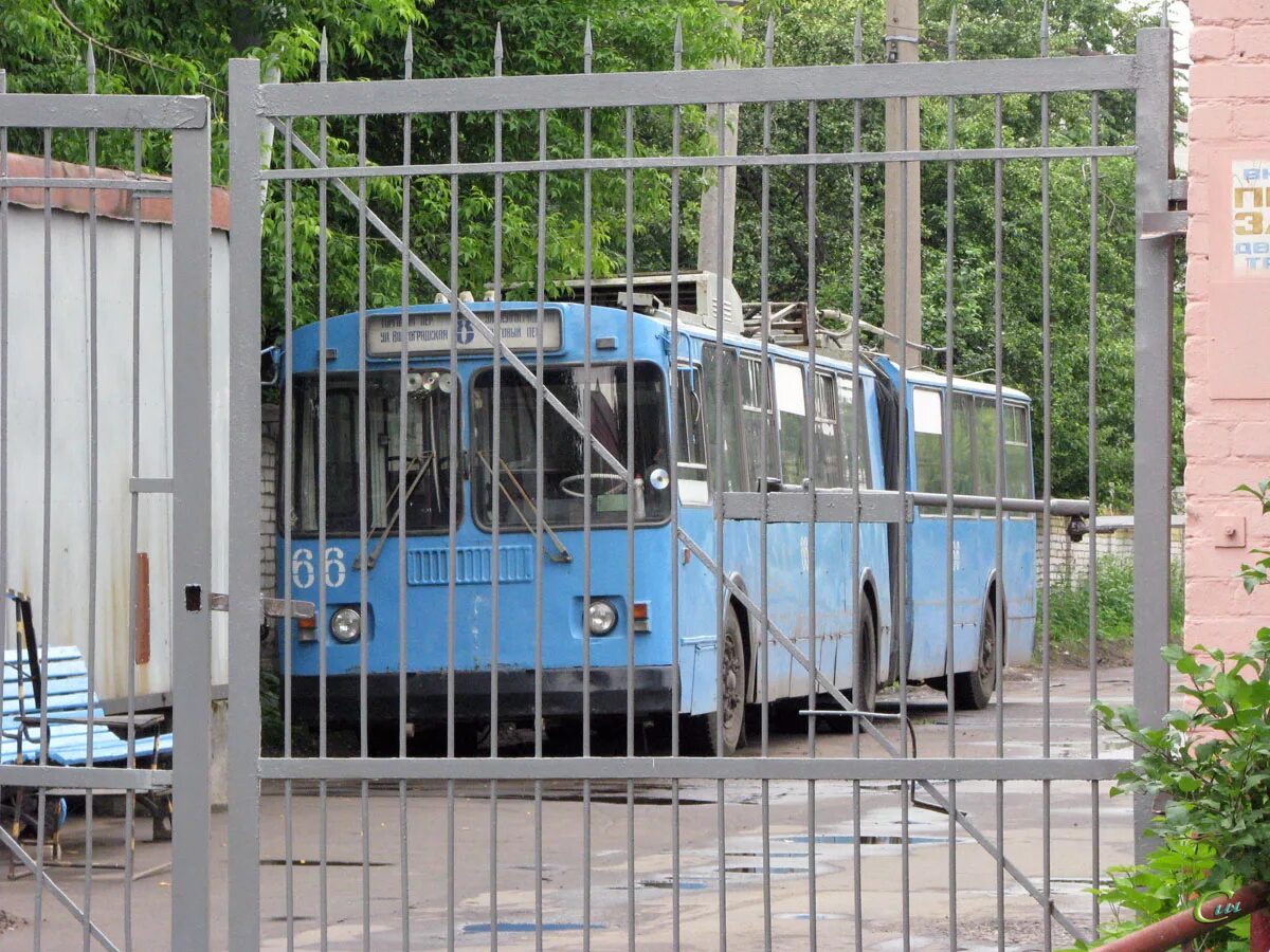 Троллейбусы закрыли. Троллейбус ЗИУ 6205. Троллейбусное депо Ярославль. Троллейбусное депо 1 Ярославль. Троллейбус Орел ЗИУ-6205.