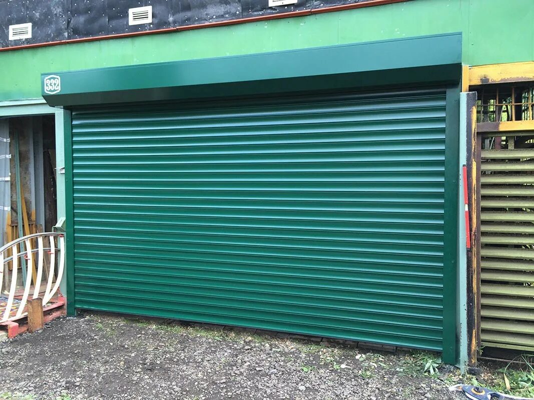 рольставни зеленые дорхан. жалюзи для гаража. рольставни роллеты бу. белые ролеты ворота. рольставни на круглые окна.