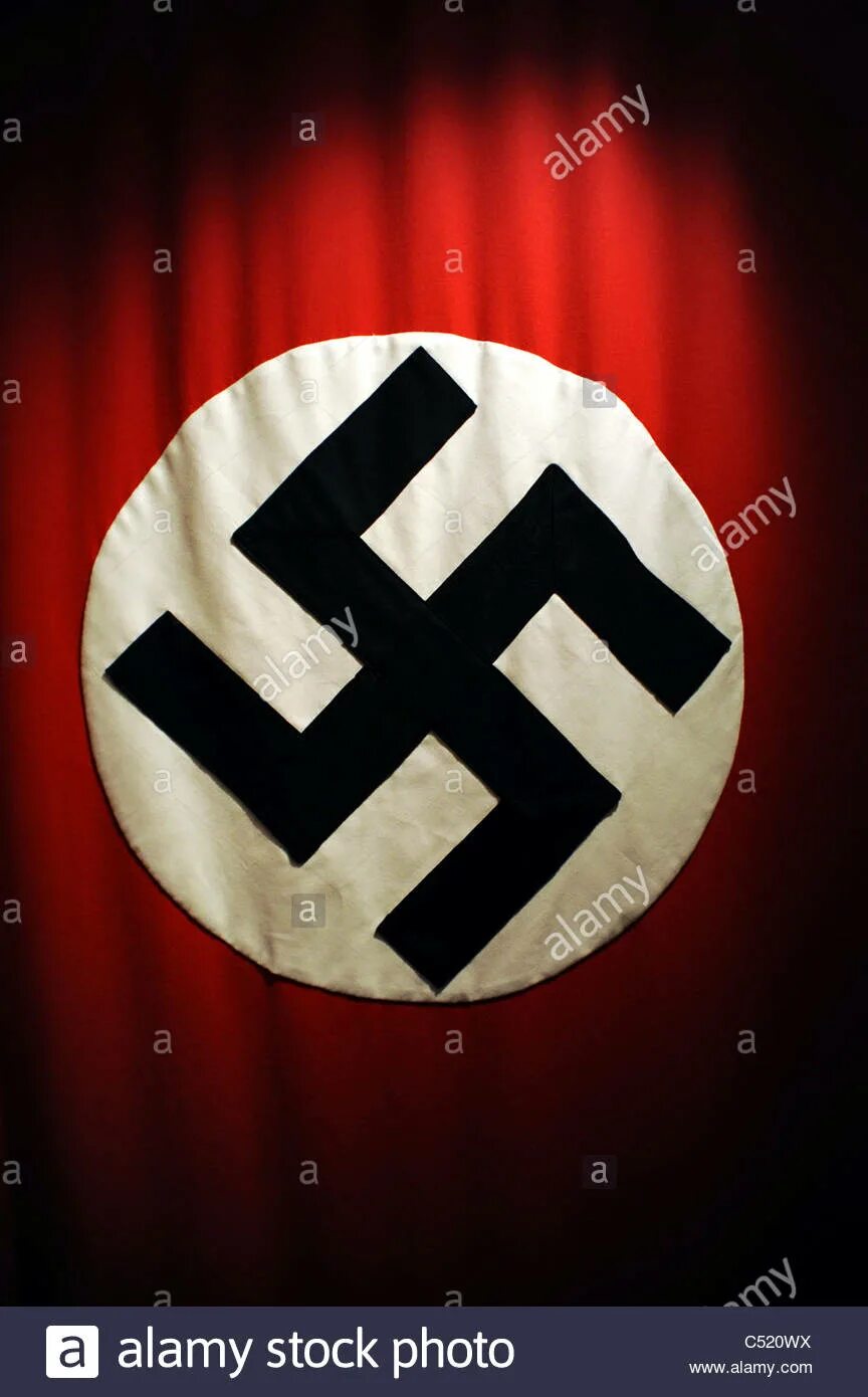 Флаг 3 рейха со свастикой. Нацистский символ свастика. Третий рейх флаг свастика. Славянские символы фашистские. Фашистская свастика.