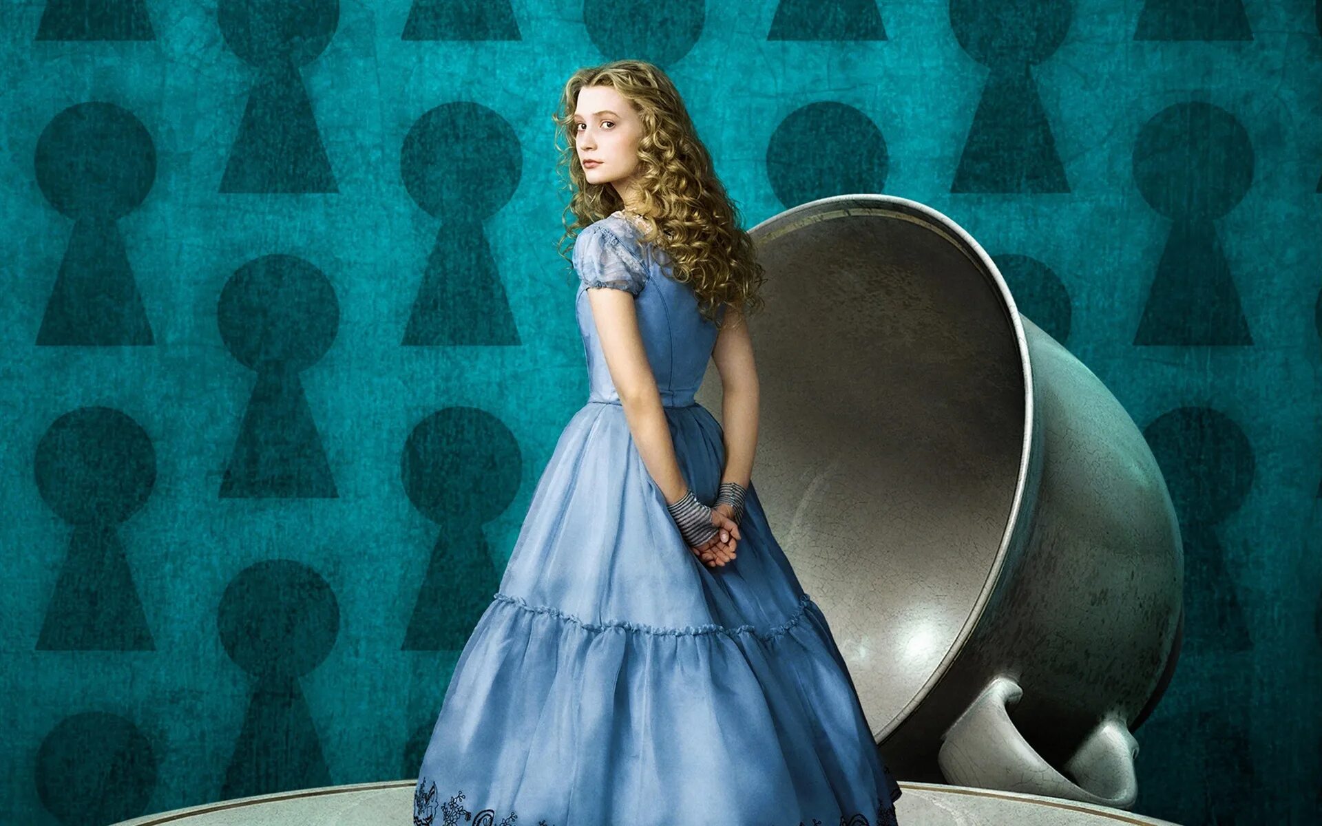 Раз попробуй алиса. Миа Васиковска Алиса в стране чудес. Алиса тим Бертон. «Алиса в стране чудес» (1864). Алиса из Алисы в стране чудес.