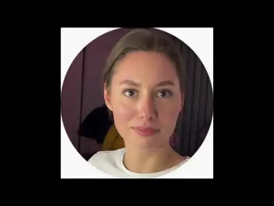 Сколько лет девушке эксайла. Девушка эксайла.
