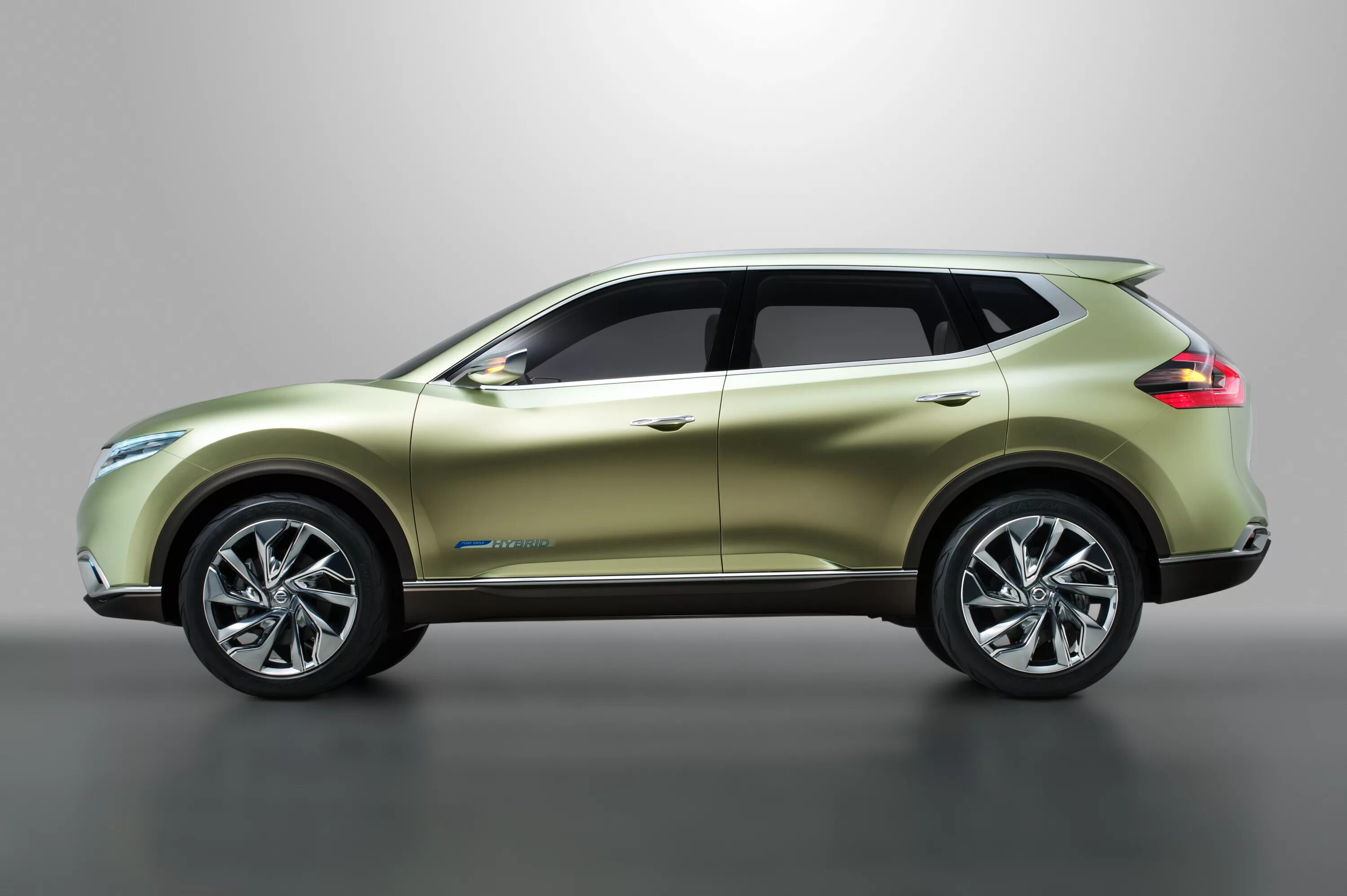 Новый кроссовер недорого. Nissan x-Trail 2023. Nissan Hi-Cross. Nissan кросс кроссовер. Nissan Concept 2012.