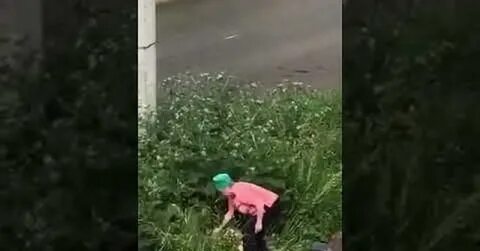 Подругу в кустах