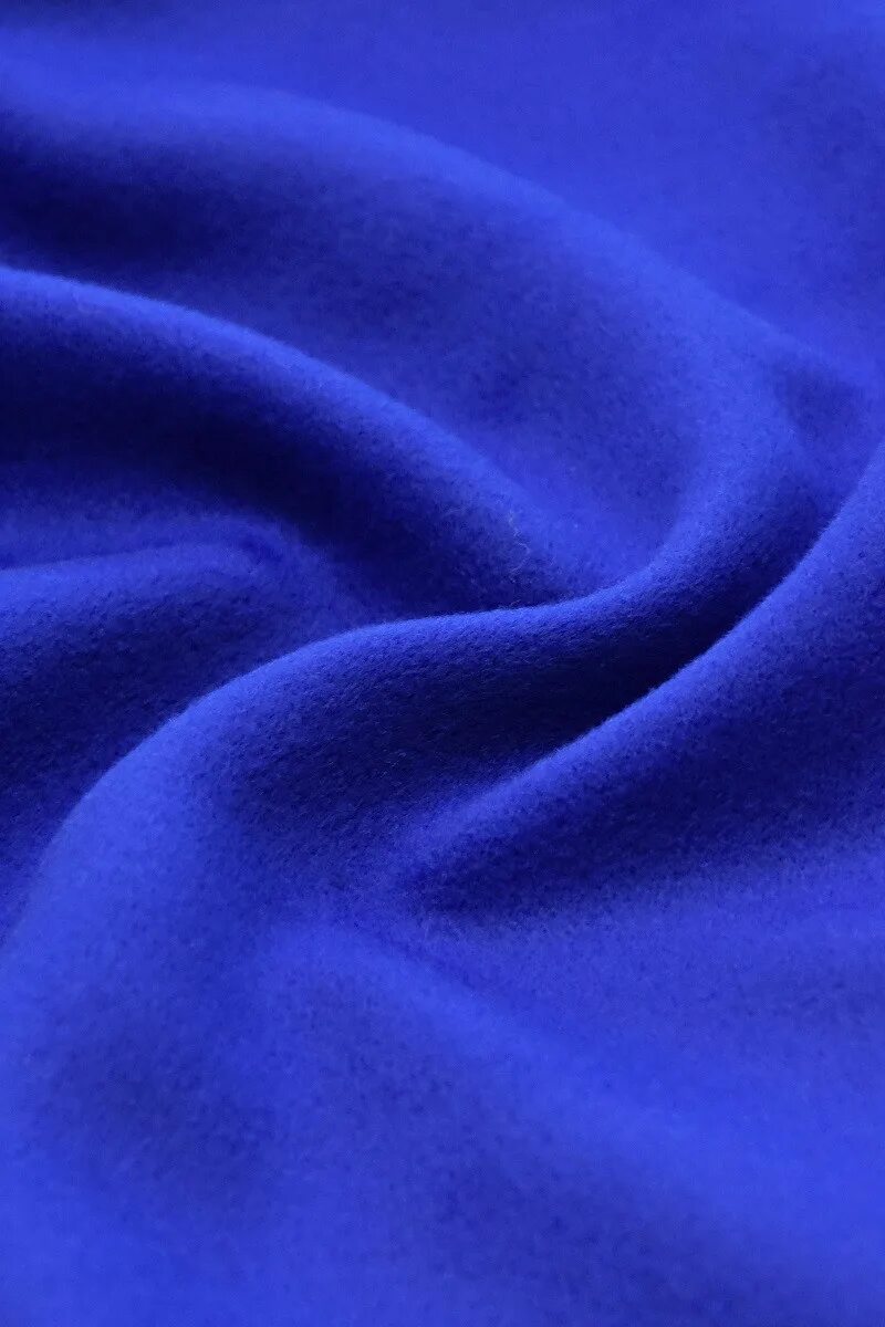Цвет электро. Синяя ткань. Темно синяя ткань. Цвет электрик. Синяя шерстяная ткань.