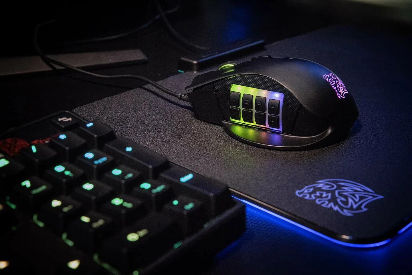 Razer axon. Мышка TT Esports. Razer мышь с 12 кнопками. Райзер мышь беспроводная с подсветкой. Nemesis мышка.