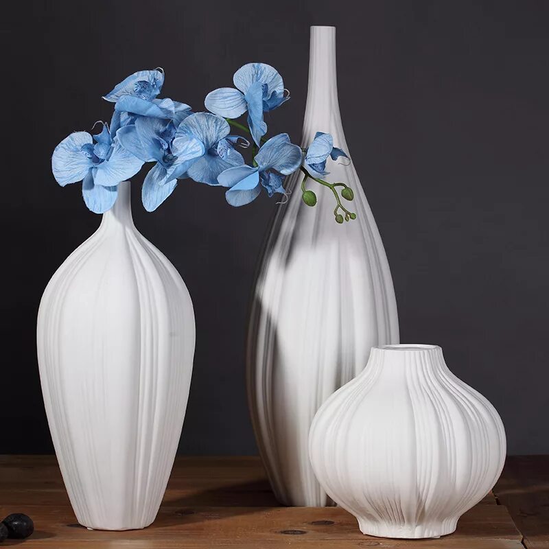 Ваза необычной формы. Интерьерные вазы. Стильные вазы для интерьера. Необычные керамические вазы. Необычные вазы для декора.