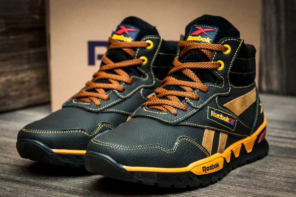 Brandshop зимние кроссовки. Зимние кроссовки женские reebok с мехом. Зимние кроссовки адидас женские с мехом. Кроссовки зимой в москве. Кроссовки зимние женские на меху высокие найк.