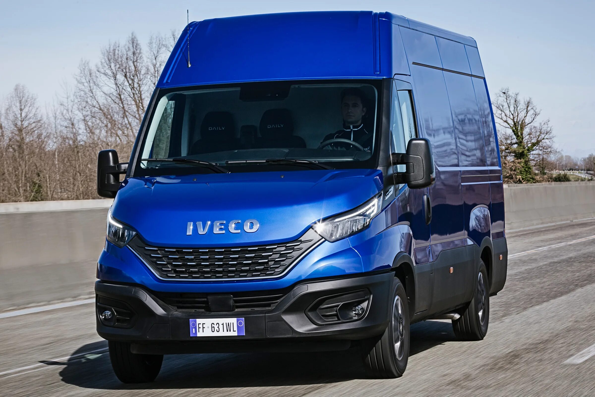 Ивеко дейли 35s15. Iveco daily 2021 фургон. Грузовик ивеко дейли. Ивеко дейли. Iveco daily 2021 фургон.
