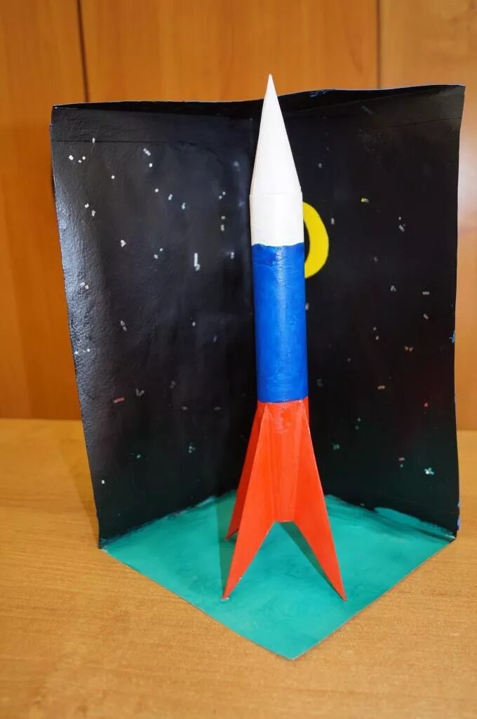 Как делать ракету из бумаги. Поделка ко Дню космонавтики. Поделка на день Космонафтик.