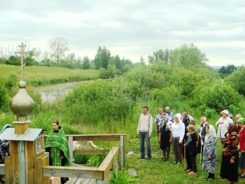 Родник, святой источник иконы божией матери. Третьи вурманкасы цивильского района святой источник. Абашево чебоксарский район источник. Святые источники в чувашии. Источники чувашии.