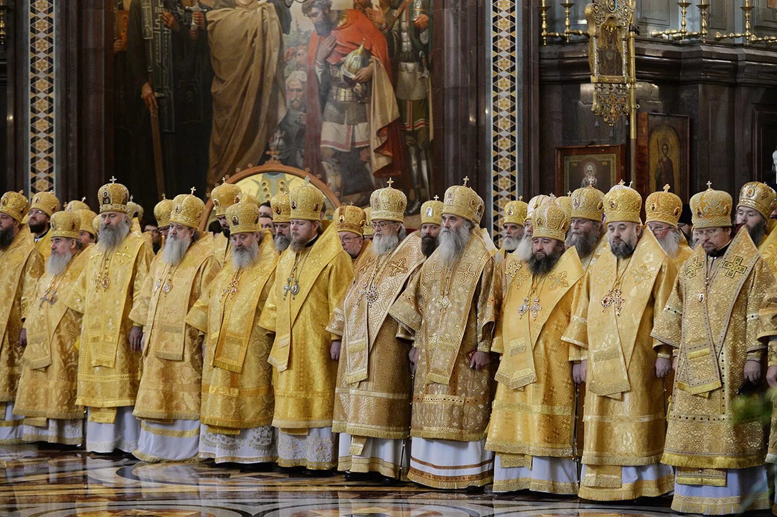 Русский клир. Одеяние Патриарха русской православной церкви. Священники православной церкви России. Митра Патриарха Иерусалимского. Облачение митрополита православной церкви.