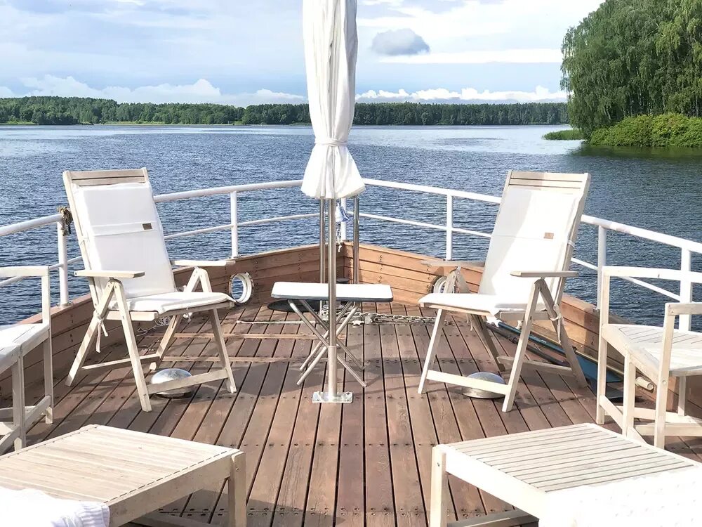 Теплоход апрель. Теплоход апрель. Пермский теплоход с зеленым носом. Цвет теплохода. Теплоход апрель.