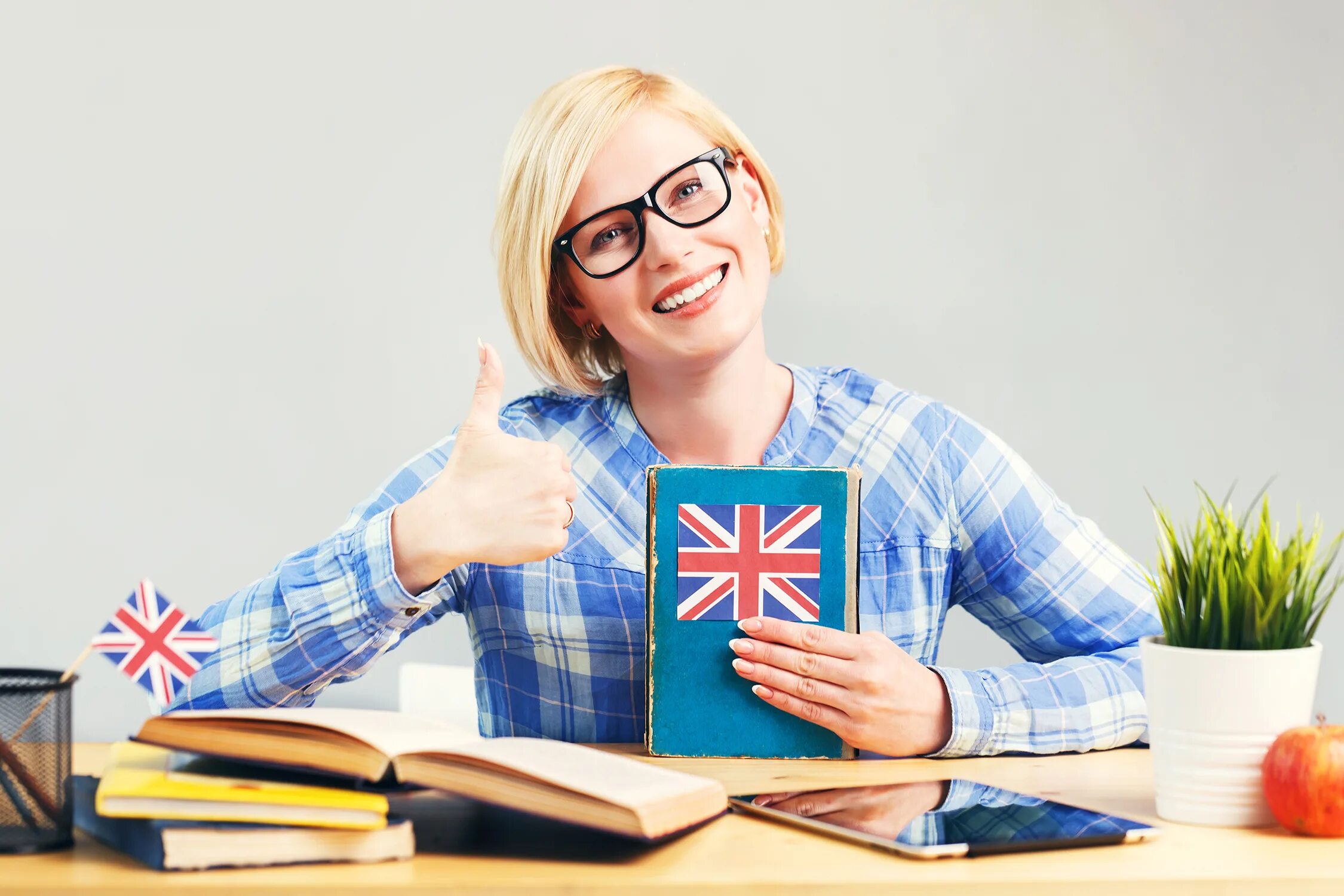 English teachers ru. Преподаватель английского языка. Изучаем английский язык. Учитель иностранного языка. Педагог английского языка.