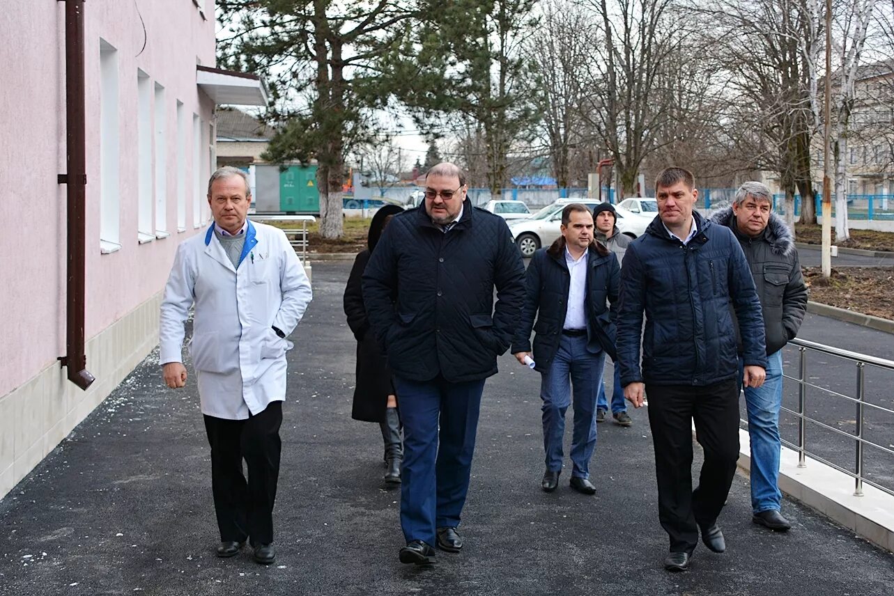 Телефон поликлиники новокубанск. Новокубанск Центральная районная больница. Инфекционная больница Новокубанск. Главврач Новокубанск ЦРБ. Врачи Новокубанска.