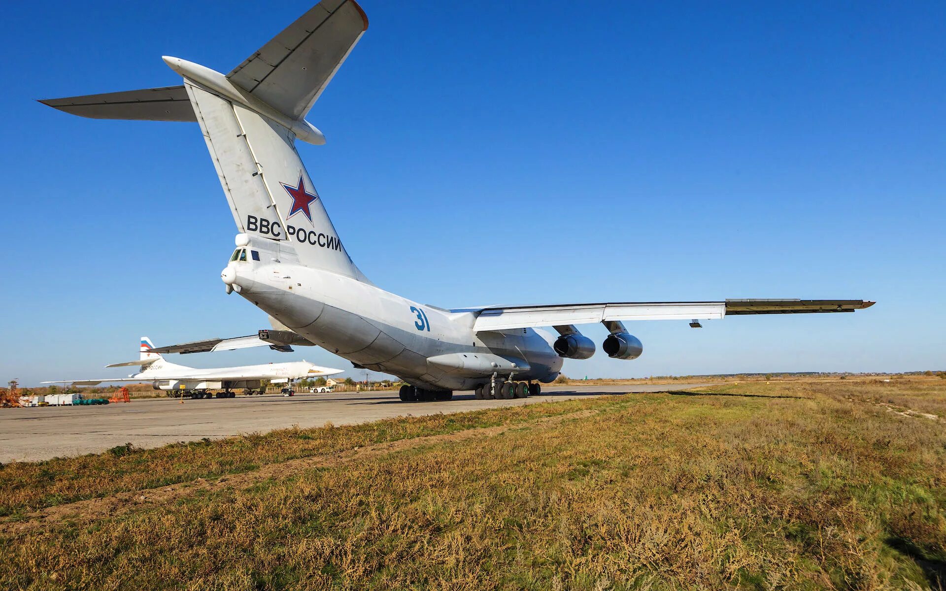 Ту 95 энгельс. Ту-22м3 сверхзвуковой самолёт. Ту-95 МС бомбардировщик. Ту 160 и ту 95. Ту-95мс.