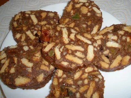Колбаска из печенья и сгущенки без выпечки