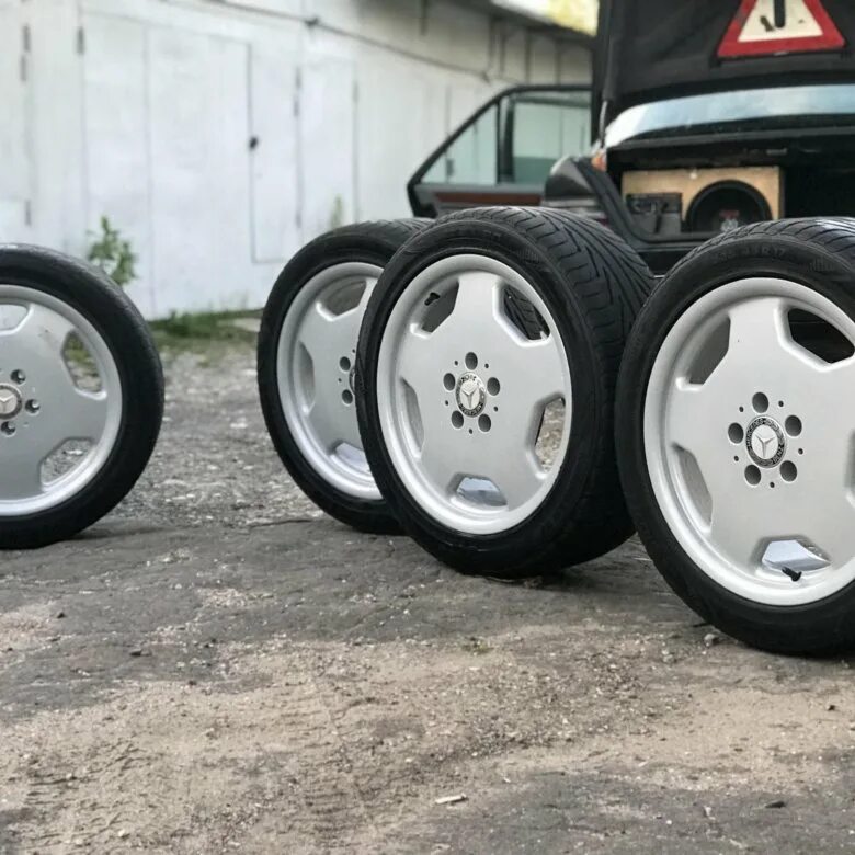 Диски бмв е39 124 стиль. Мерседес w140 на дисках r18. Колесные диски mercedes w220. Мерседес 124 на 18 амг. Диски на мерседес w124.