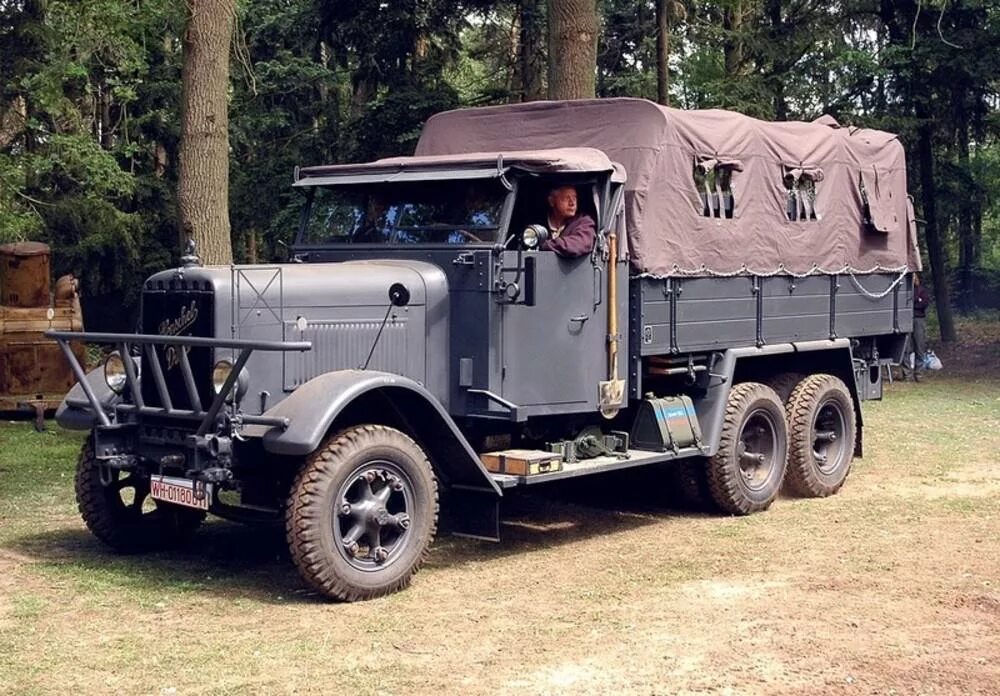 Грузовик второй мировой. Грузовик Henschel-33-g1. Хеншель 33 грузовик. Mercedes-Benz l4500 автомобили второй мировой войны. Хеншель грузовик Вермахт.