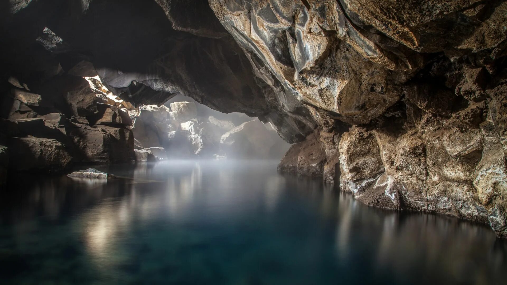 Пещера Grjótagjá Cave. Пещеры Вайтомо новая Зеландия. Пещера Графский грот. Грот подземная пещера. Вода в подземных реках и озерах