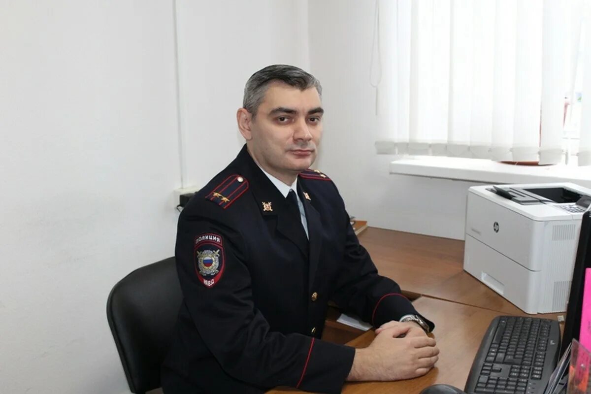Участковый инспектор негр. Абраменков биробиджан. Краснодар прикубанка участковый инспектор. Телефон участкового уфа. Телефон участкового уфа.